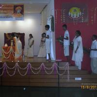 20100815_Photo_1015_04-Devotees-perform-milk-abhishekam_CMP_WM
